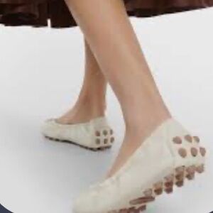 BNWOT Tod's Women's Suede driving loafers